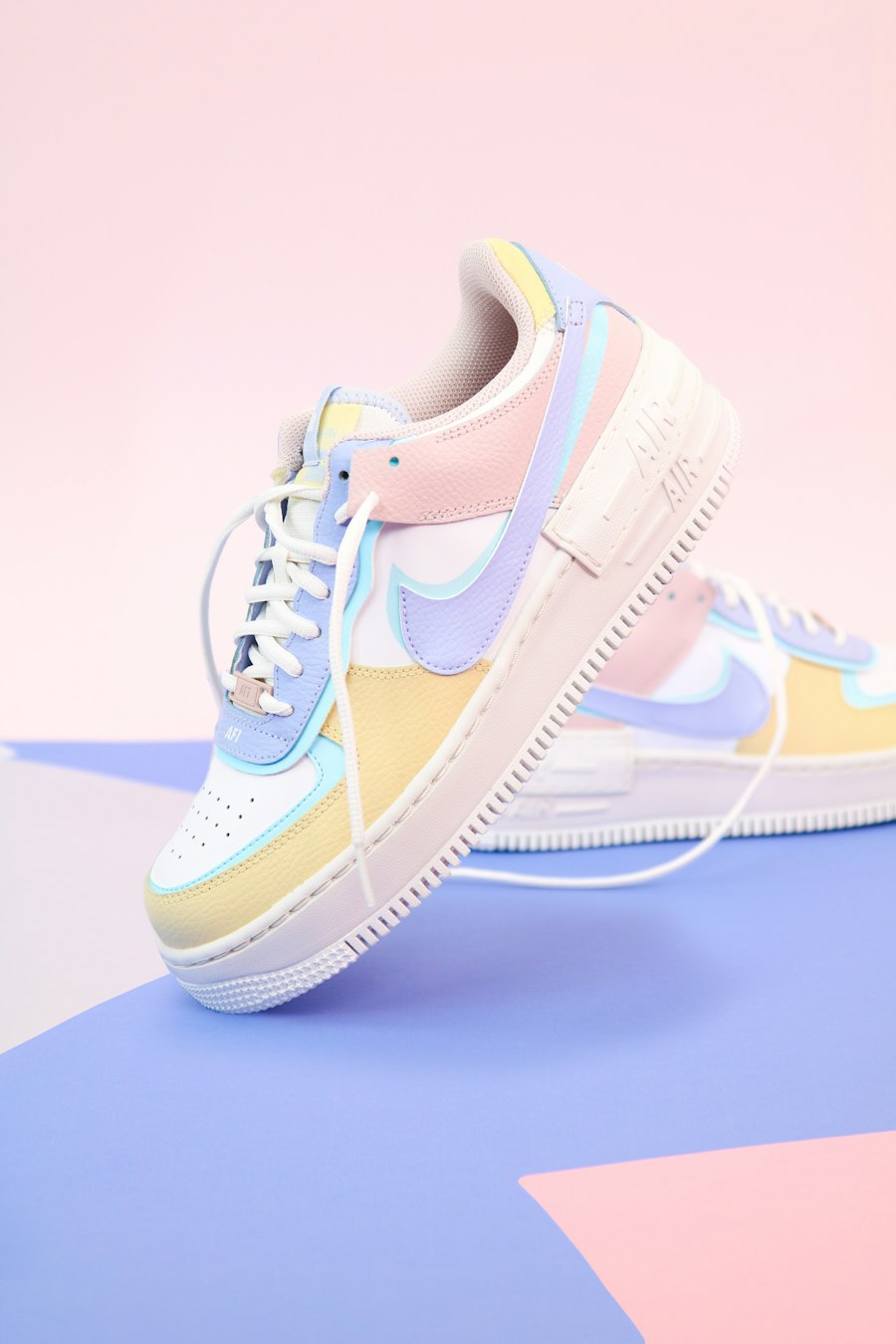 Giày thể thao đế bằng Air Force phối viền pastel nữ tính
