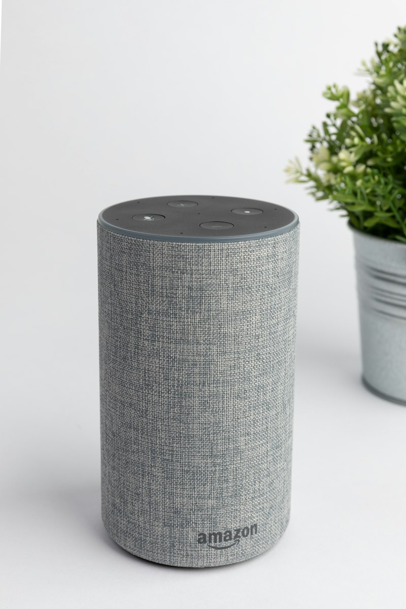 Loa Bluetooth thông minh bọc vải len xám âm thanh vòm 360°