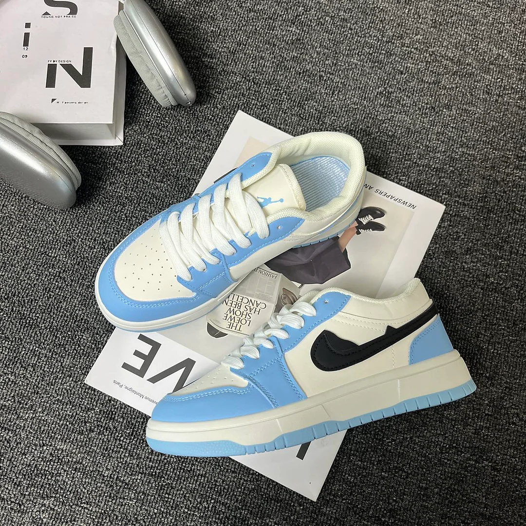 Giày sneaker trắng xanh kem, logo đen bên hông, phong cách retro nhẹ nhàng, unisex, dễ phối đồ 2