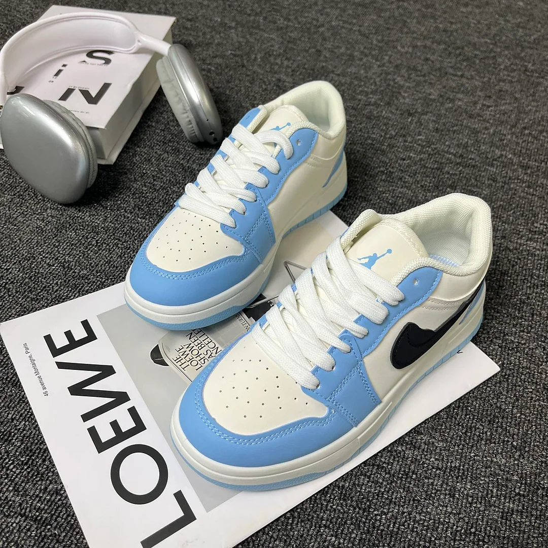 Giày sneaker trắng xanh kem, logo đen bên hông, phong cách retro nhẹ nhàng, unisex, dễ phối đồ 6